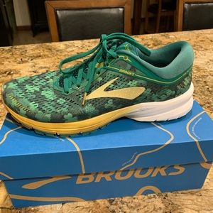 NIB Women’s Brooks Launch Shamrock 9.5
